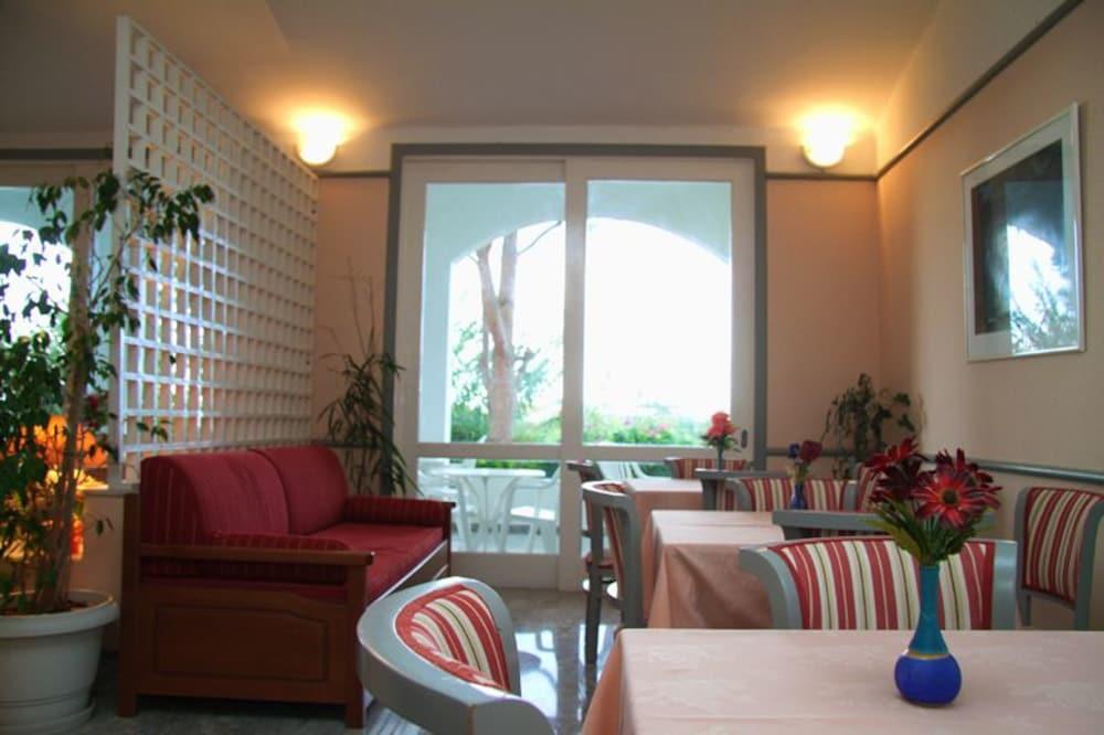 Mantenia Hotel Platanes  Eksteriør bilde